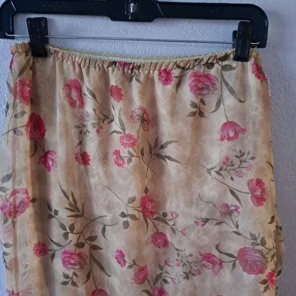 Mary-Kate And Ashley Floral Beige Skirt - Picture 2 of 8